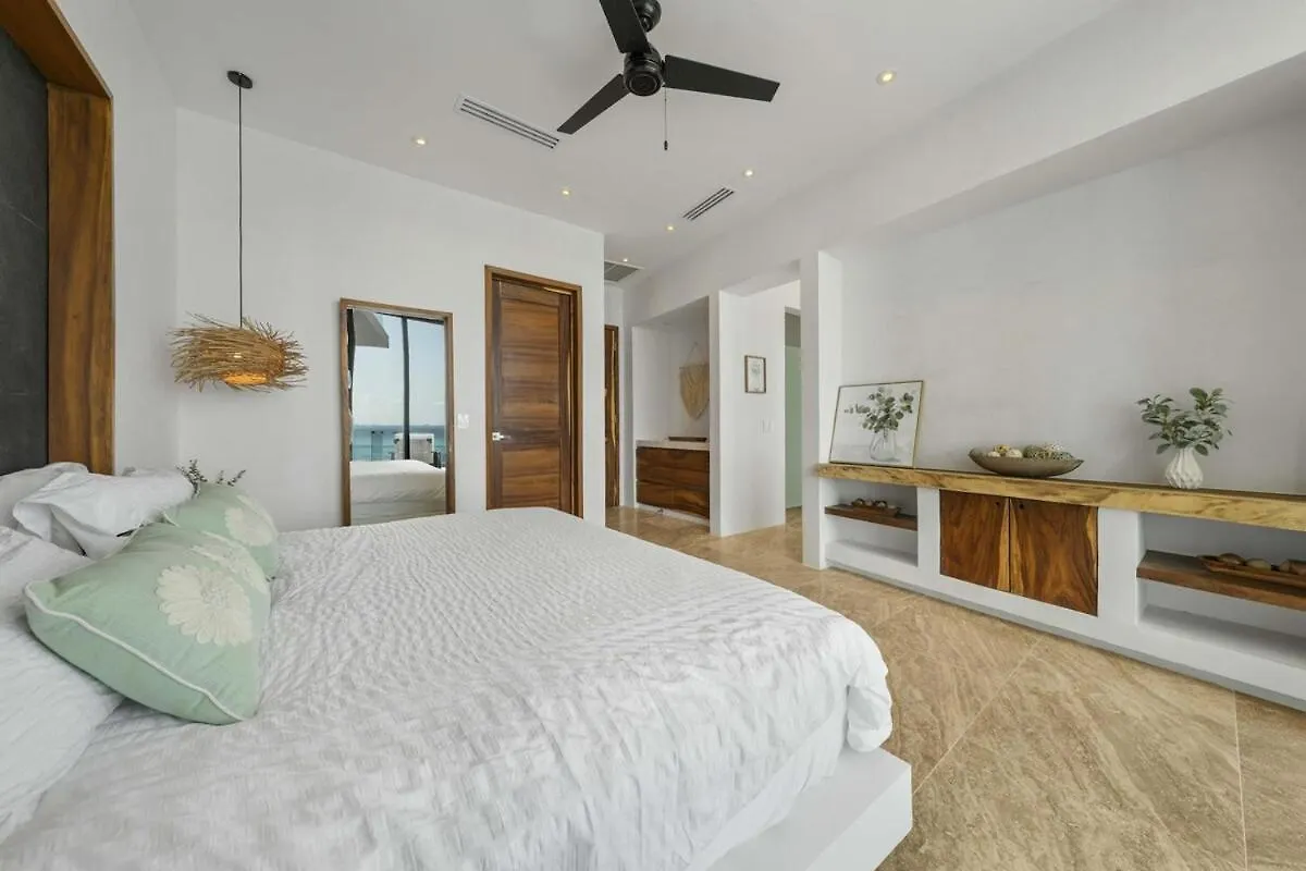 Spectacular New Oceanfront Villa Isla Mujeres 0*,