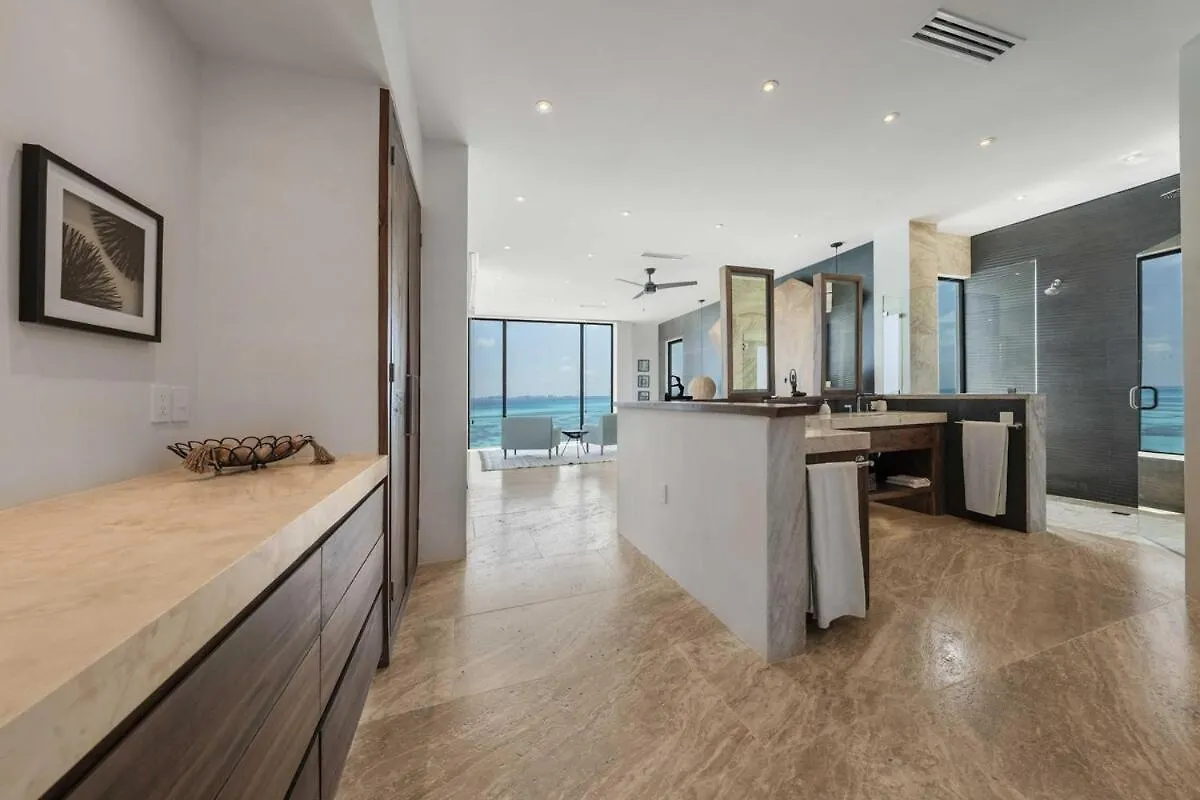 Spectacular New Oceanfront Villa Isla Mujeres 0*,