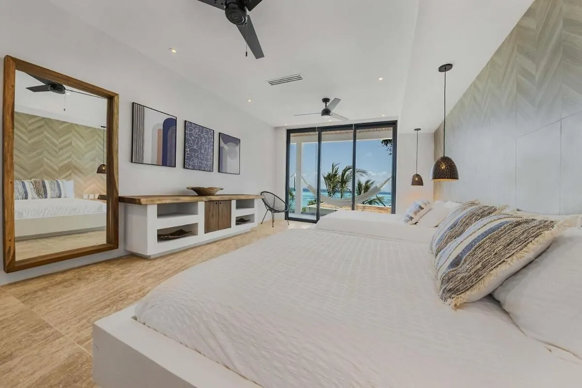 Spectacular New Oceanfront Villa Isla Mujeres 0*,